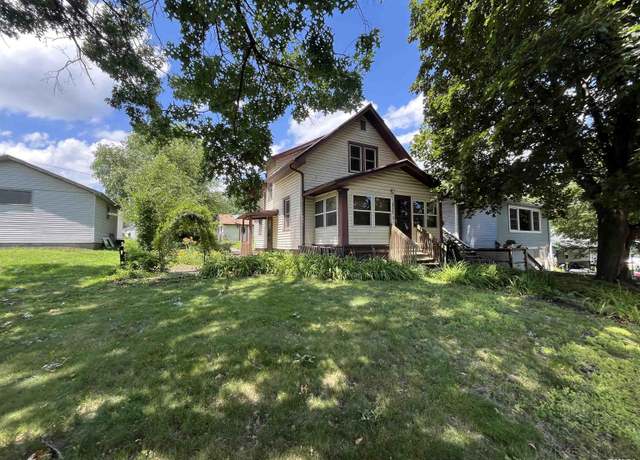 Property at 2332 Prospect Ave, Clinton, IA 52732, 2 beds, 1 bath