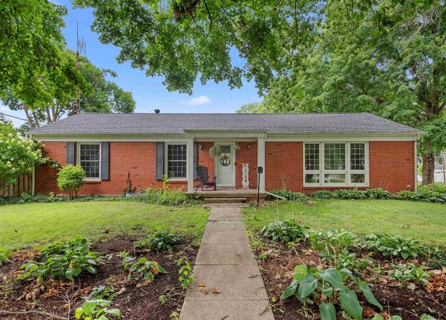 Property at 2201 Wydown Ave, Springfield, IL 62704, 3 beds, 2 baths