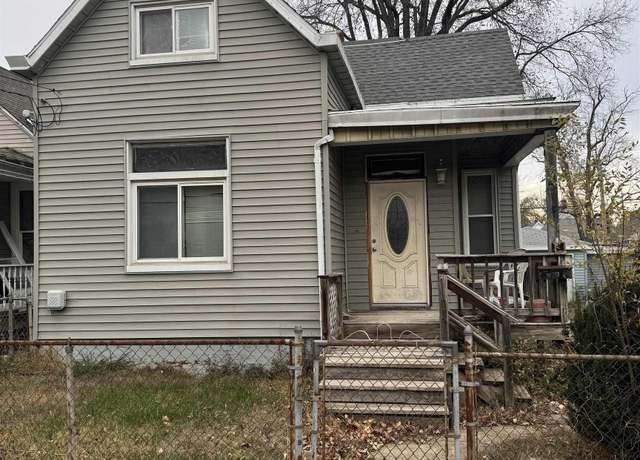 Property at 2205 W Ann St, Peoria, IL 61605, 5 beds, 1 bath