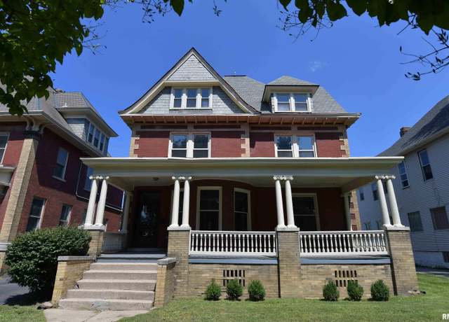 Property at 919 W Moss Ave, Peoria, IL 61606, 6 beds, 5 baths