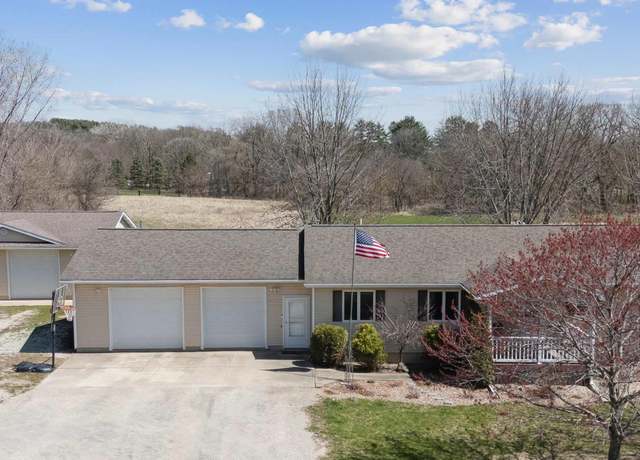 Property at 680 Marion Road North, Central City, IA 52214, 4 beds, 3.5 baths