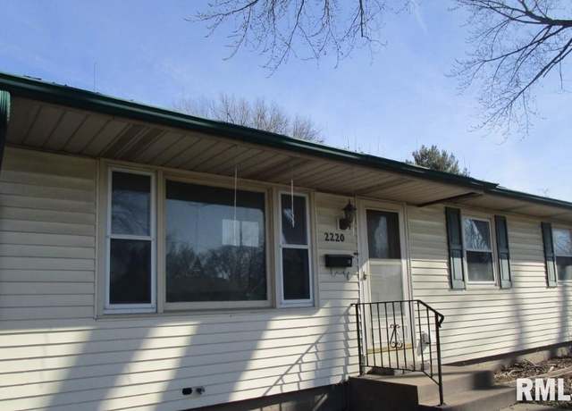 Property at 2220 W 35th St, Davenport, IA 52806, 3 beds, 1 bath