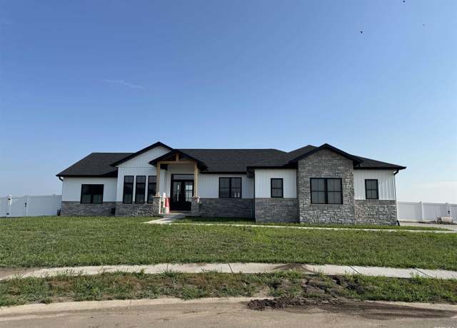 Property at 2012 High Pointe Dr, Chatham, IL 62629, 3 beds, 2.5 baths