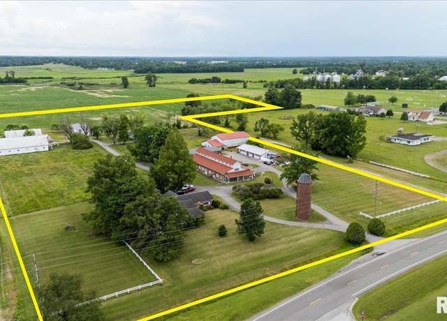 Property at 1807 E Main St, Marion, IL 62959, 4 beds, 2 baths