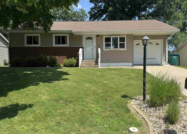 Property at 326 Dundee Rd, East Peoria, IL 61611, 3 beds, 2 baths