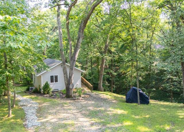 Property at 106 Hawthorne Ct, Dahinda, IL 61428, 2 beds, 1.5 baths