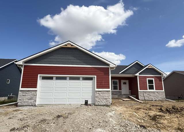 Property at 1515 Rhinelander Dr, Davenport, IA 52804, 3 beds, 2 baths