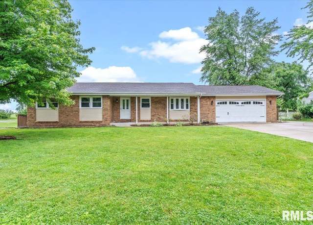 Property at 3 Oakwood Ln, Auburn, IL 62615, 4 beds, 3 baths
