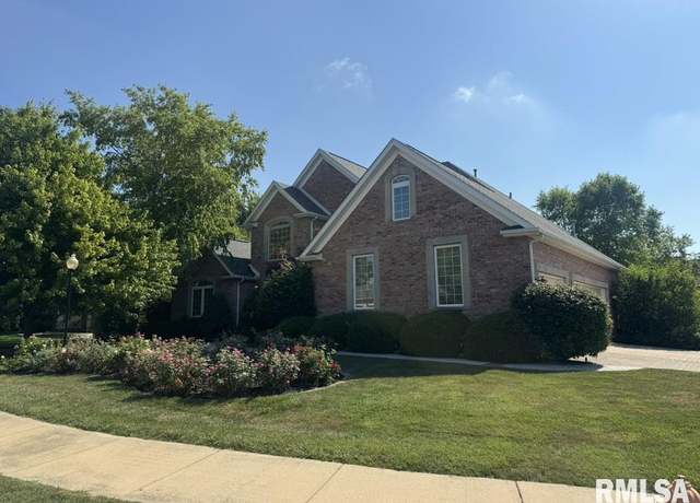 Property at 7006 N Vauxhall Pl, Peoria, IL 61615, 5 beds, 3.5 baths