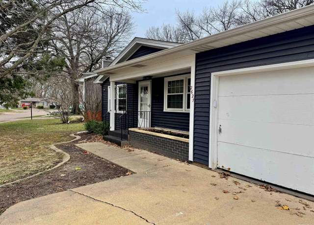 Property at 2627 44th Street Court, Moline, IL 61265, 3 beds, 2.5 baths