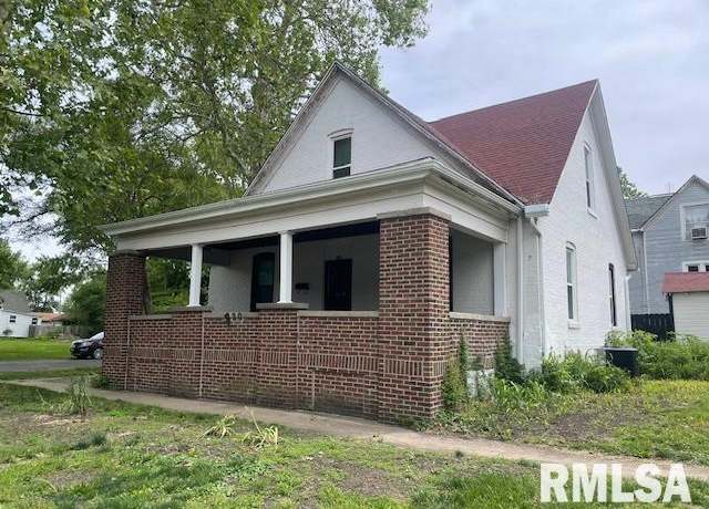 Property at 930 N 8th St, Springfield, IL 62702, 3 beds, 2 baths