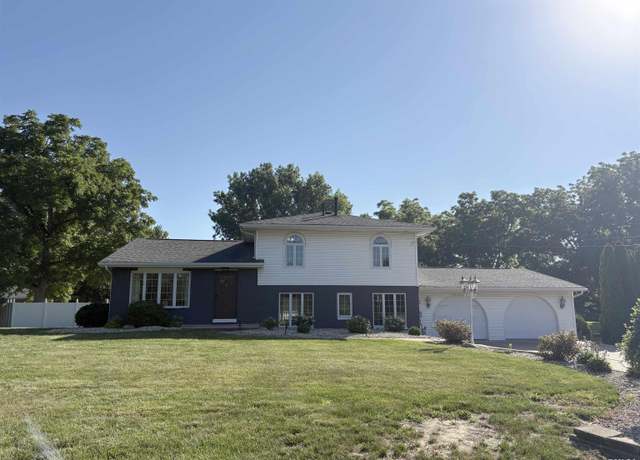 Property at 276 E Far Hills Dr, East Peoria, IL 61611, 3 beds, 3 baths