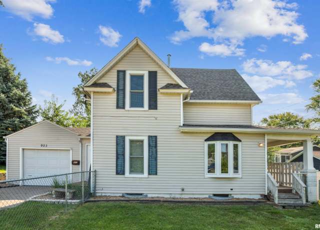 Property at 923 18th St, Bettendorf, IA 52722, 2 beds, 1 bath