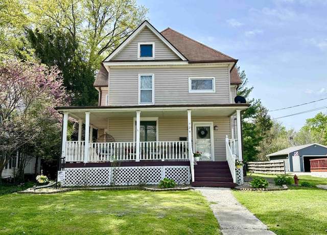 Property at 729 W Douglas Ave, Jacksonville, IL 62650, 4 beds, 1.5 baths