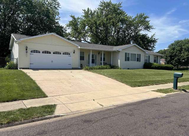 Property at 2400 Locust St, Pekin, IL 61554, 3 beds, 1.5 baths
