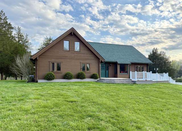 Property at 5453 Cherokee Ln, Carbondale, IL 62901, 4 beds, 3 baths