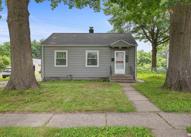 Property at 2633 Esplanade Ave, Davenport, IA 52803, 2 beds, 1 bath