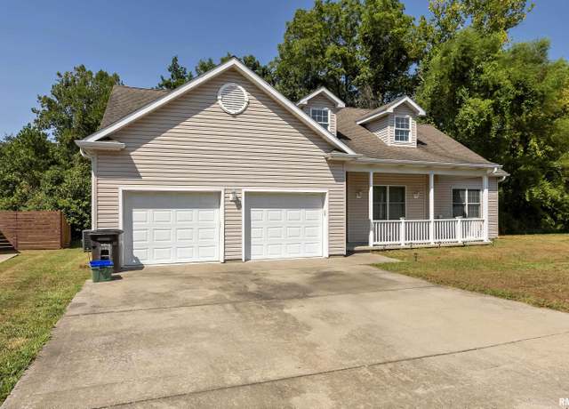 Property at 2129 W Meadow Ln, Carbondale, IL 62901, 4 beds, 3 baths