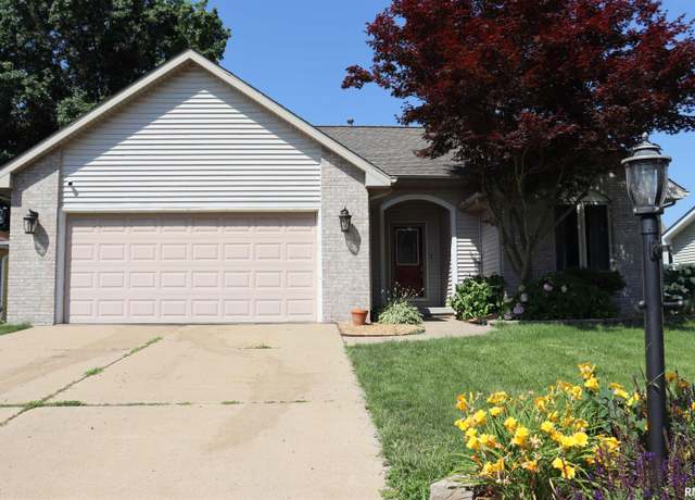 Property at 525 N Wood Thrush Dr, Peoria, IL 61604, 3 beds, 2 baths