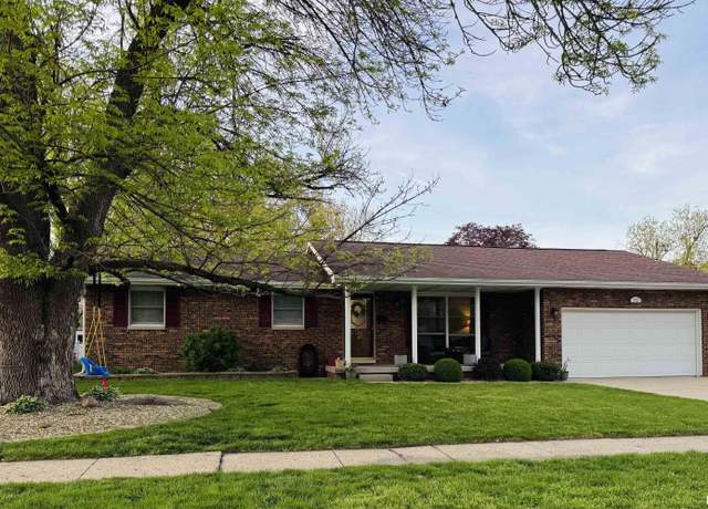 Property at 615 E Oak St, Taylorville, IL 62568, 4 beds, 2 baths