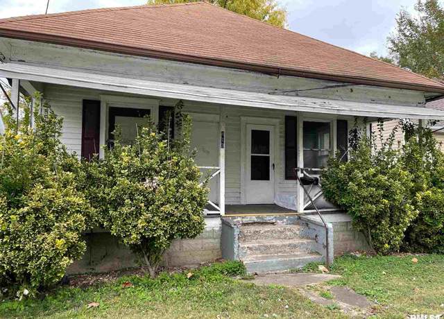 Property at 413 S Washington St, Carbondale, IL 62901, 5 beds, 2 baths