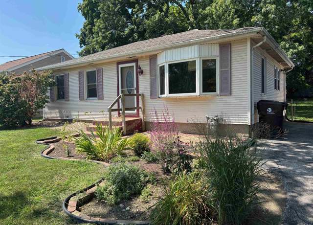 Property at 5007 N Hamilton Rd, Peoria, IL 61614, 3 beds, 1 bath