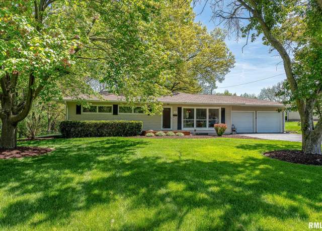 Property at 4427 Jersey Ridge Rd, Davenport, IA 52807, 4 beds, 2 baths