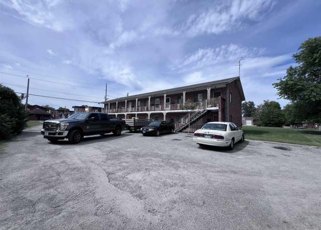 Property at 509 S Wall St, Carbondale, IL 62901, 4 beds, 4 baths