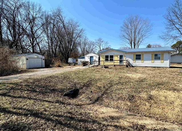 Property at 909 N 6th St, Murphysboro, IL 62966, 3 beds, 1 bath