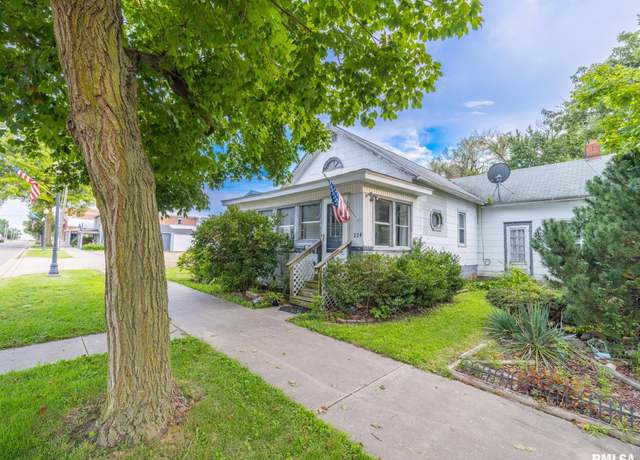 Property at 224 NW Main St, Hopedale, IL 61747, 3 beds, 1 bath