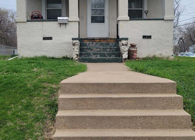 Property at 1742 N Howell St, Davenport, IA 52804, 2 beds, 1 bath