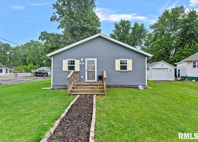 Property at 1500 W Gilpin St, Taylorville, IL 62568, 3 beds, 2 baths