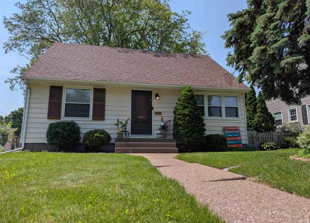 Property at 1519 W Columbia Ave, Davenport, IA 52804, 3 beds, 1 bath