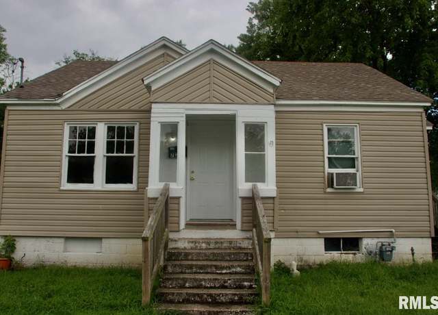 Property at 720 N Carico St, Carbondale, IL 62901, 2 beds, 1 bath