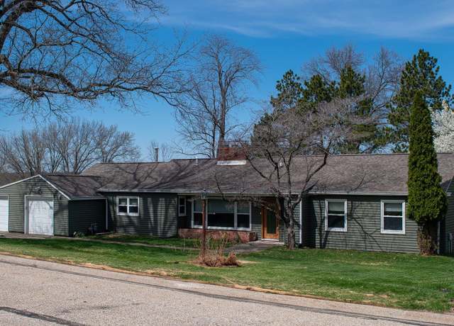 Property at 1424 Westview Dr, Macomb, IL 61455, 3 beds, 1.5 baths