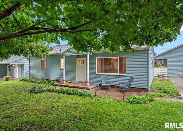 Property at 1028 N State St, Lincoln, IL 62656, 4 beds, 2 baths