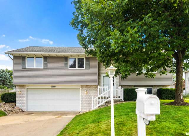 Property at 129 Justice Dr, East Peoria, IL 61611, 3 beds, 2.5 baths