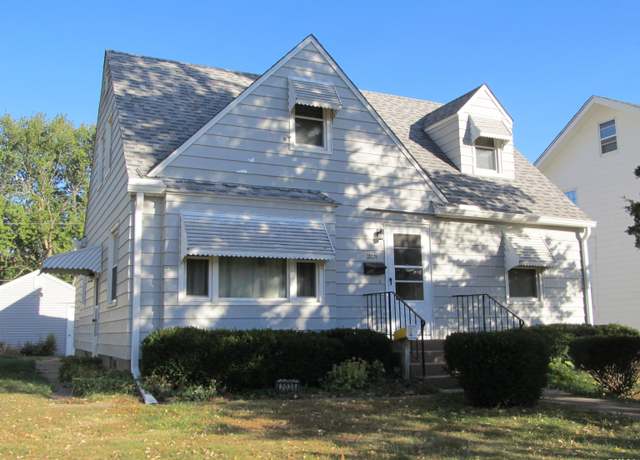 Property at 2035 33rd St, Rock Island, IL 61201, 3 beds, 3 baths