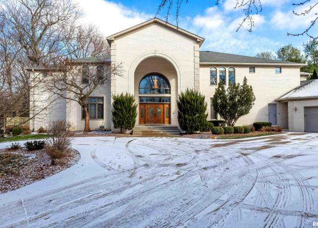 Property at 19 Hickory Ct, Rock Island, IL 61201, 5 beds, 6 baths