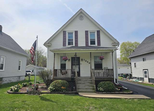 Property at 1328 E Losey St, Galesburg, IL 61401, 3 beds, 1.5 baths