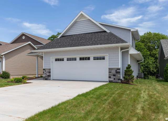 Property at 7 Welcome Center Ct, Le Claire, IA 52753, 4 beds, 3 baths