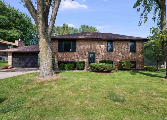 Property at 2230 Emerald Dr, Davenport, IA 52804, 4 beds, 3 baths