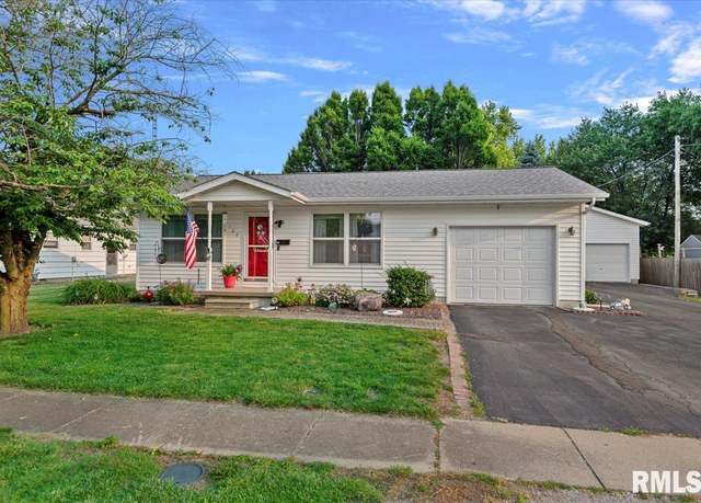 Property at 122 W Chapin St, Litchfield, IL 62056, 3 beds, 1.5 baths
