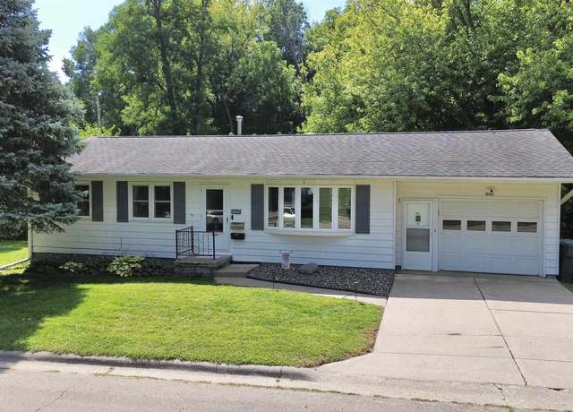 Property at 1005 23rd Avenue North, Clinton, IA 52732, 3 beds, 1.5 baths