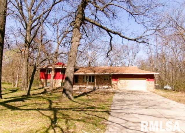 Property at 4400 Meadow Dr, Pekin, IL 61554, 4 beds, 2 baths