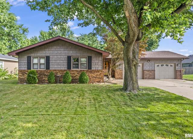 Property at 221 Glenn Dr, Chatham, IL 62629, 2 beds, 1.5 baths