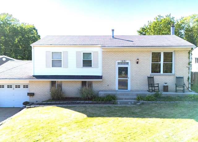 Property at 1601 Memorial Dr, Pekin, IL 61554, 4 beds, 1.5 baths