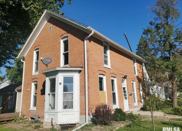 Property at 2344 N 6th St, Clinton, IA 52732, 4 beds, 1.5 baths