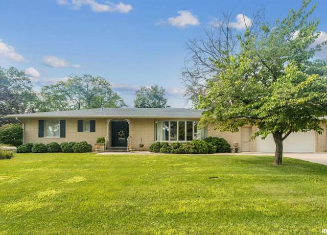 Property at 2525 Elm St, Davenport, IA 52803, 2 beds, 1.5 baths