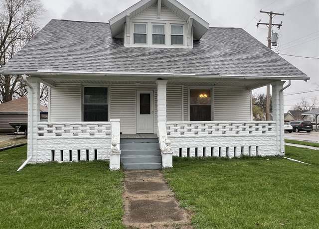 Property at 237 E Broadway St, Astoria, IL 61501, 5 beds, 2 baths